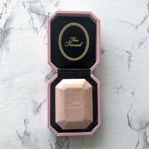 🚫 SOLD - Too Faced Diamond Light Highlighter